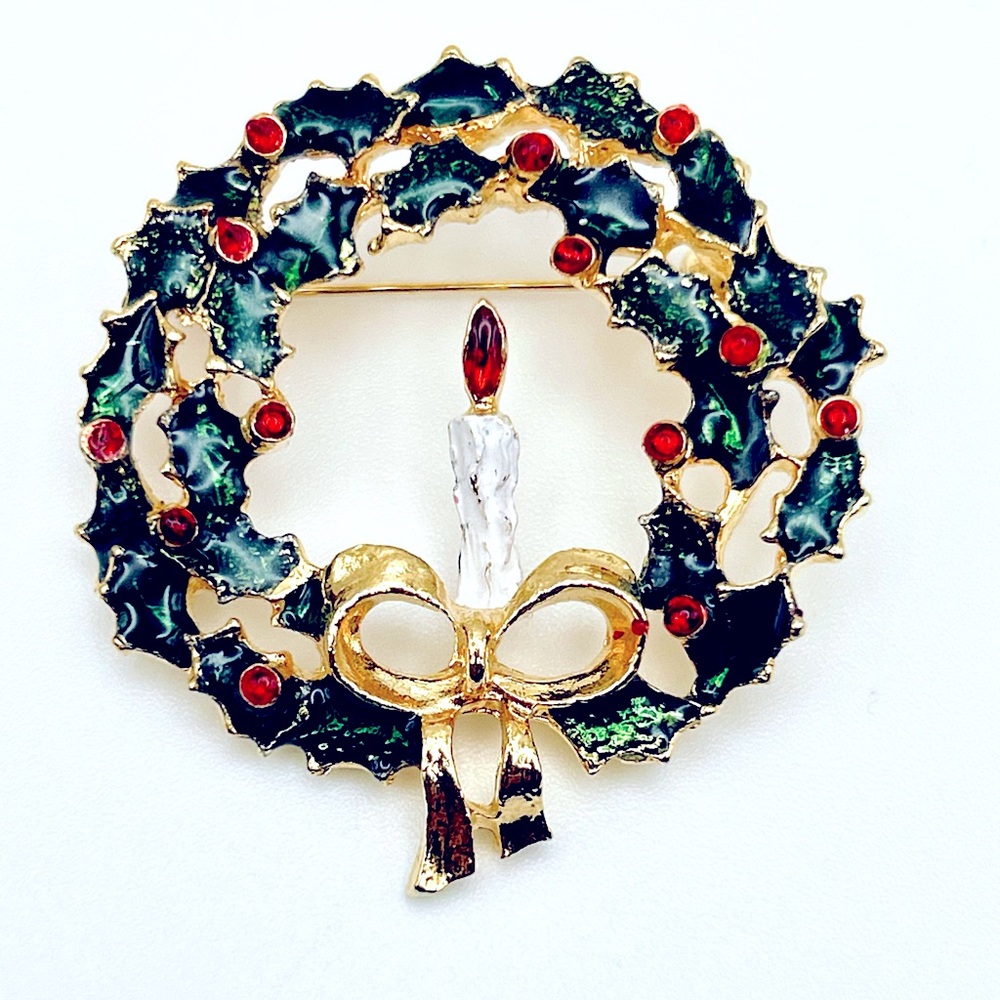 Vintage Christmas Wreath Holding Candle Enamel Holiday Brooch Pin Green Red
